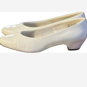Hush Puppies Soft Style Shoes Heels 1.5" Women's Size 8W White Cushion Manmade